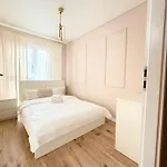 Apartamento Legnicka By Bookinghost