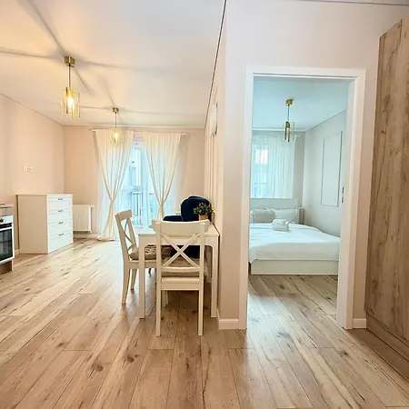 Apartment Legnicka By Bookinghost *