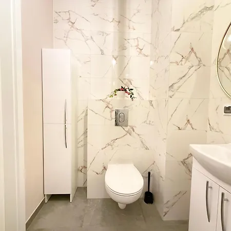 Legnicka By Bookinghost Apartment *