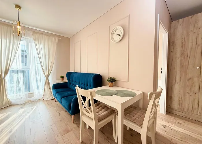 Legnicka By Bookinghost Apartment *